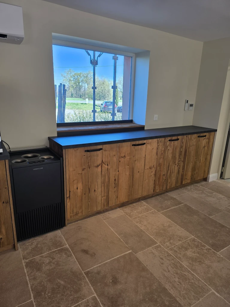 Agencement de bar en bois — vue 25