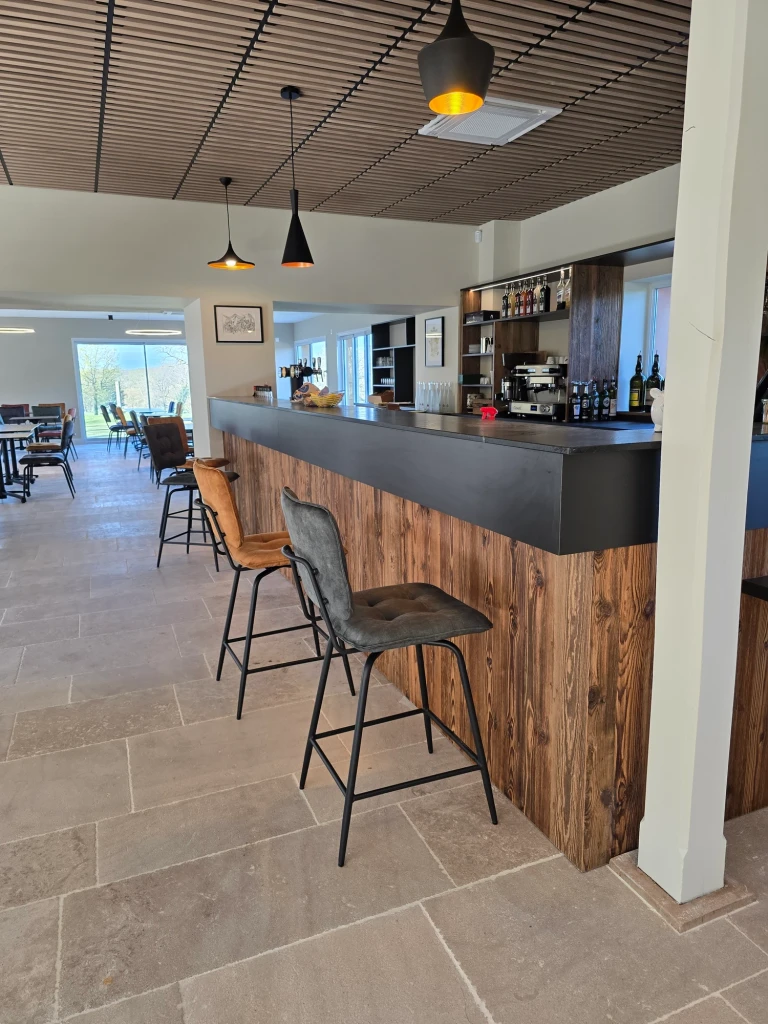 Agencement de bar en bois — vue 26