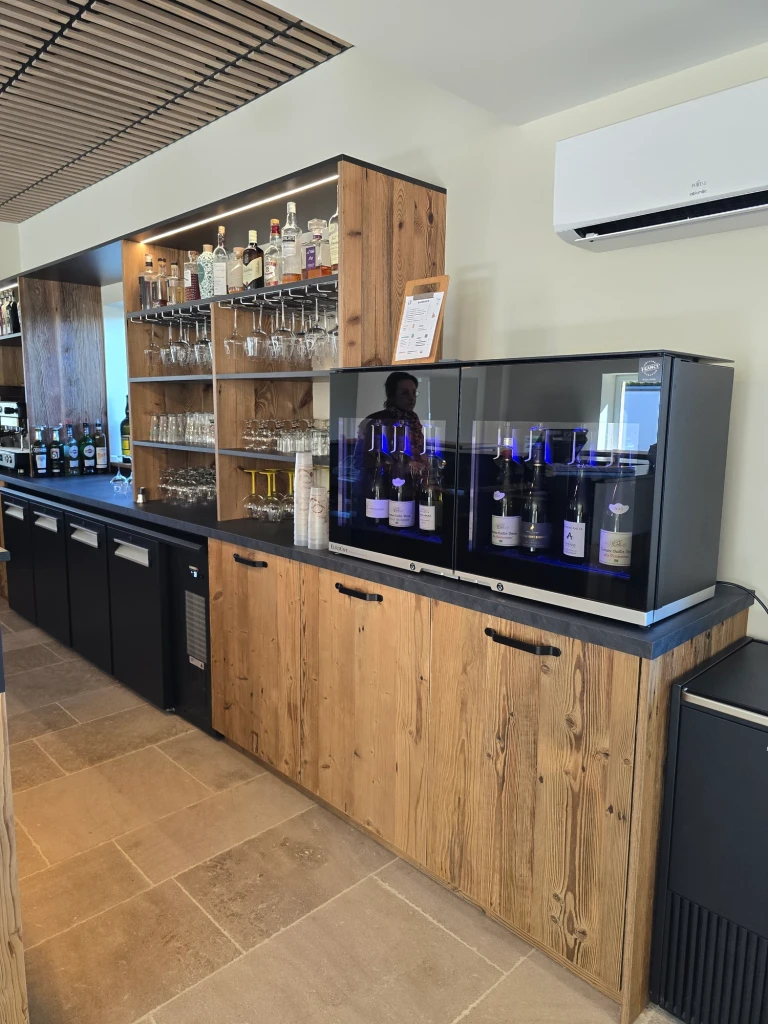 Agencement de bar en bois — vue 27