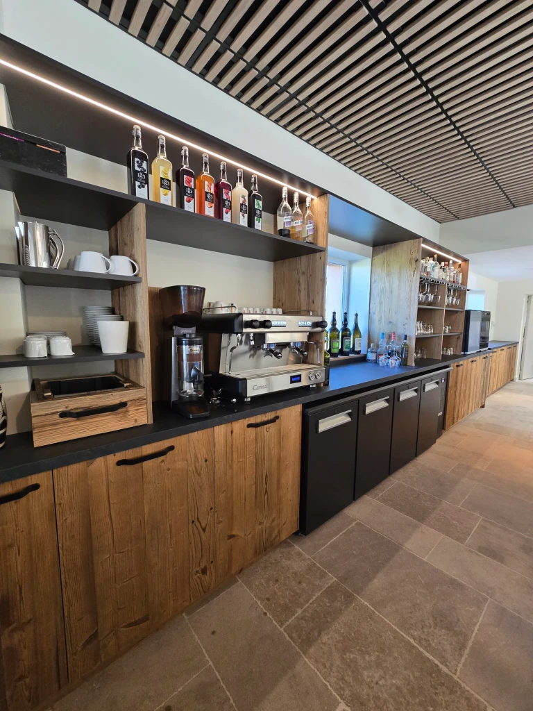 Agencement de bar en bois — vue 28