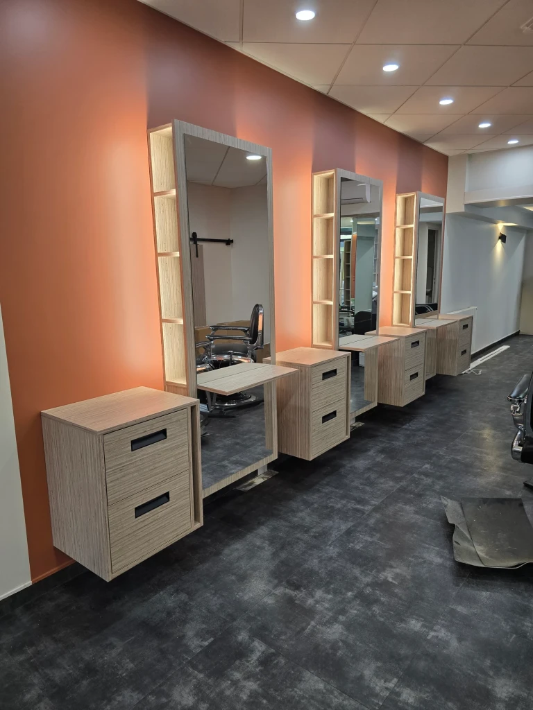 Agencement de salon de coiffure — vue 21