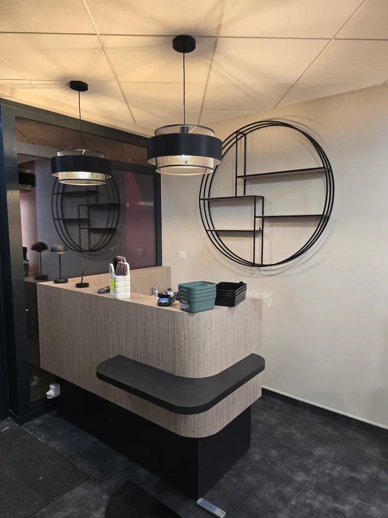 Agencement de salon de coiffure — vue 24