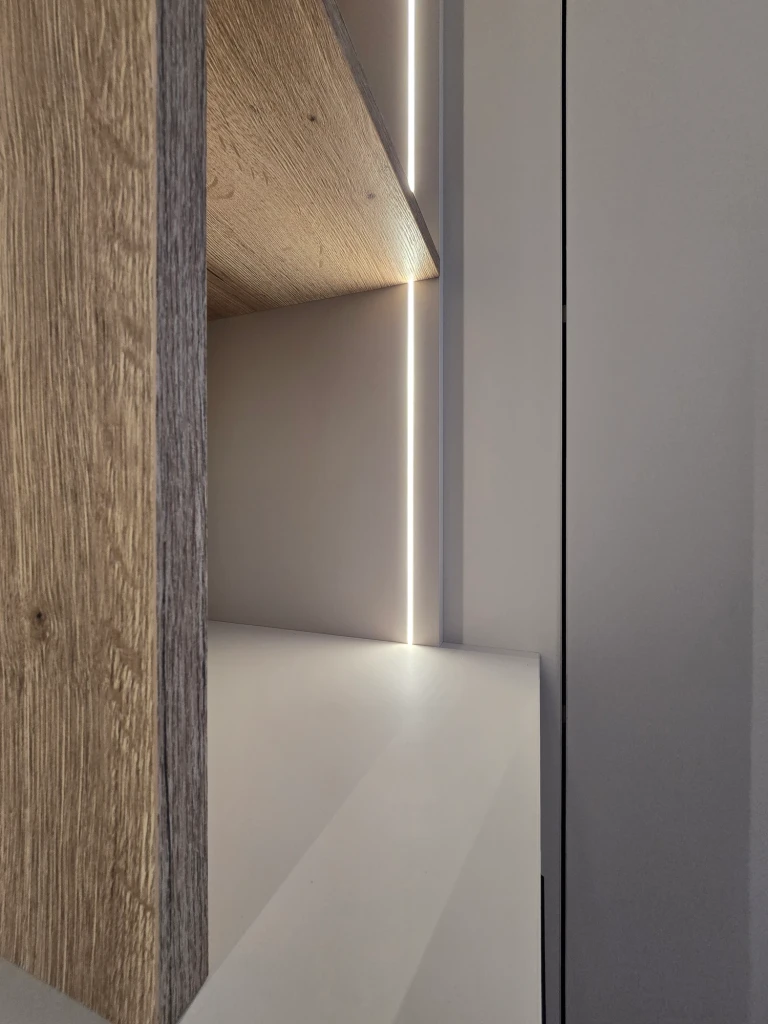 Meuble d’entrée avec niche éclairée — vue 46