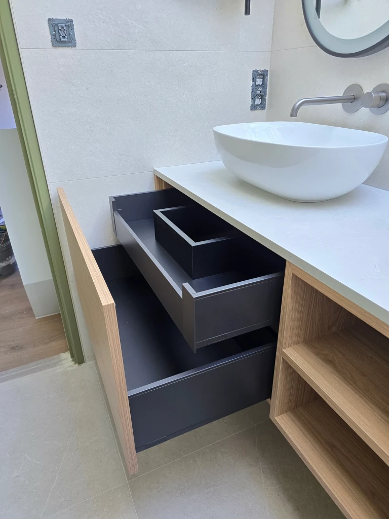 Meuble double vasque en bois — vue 7