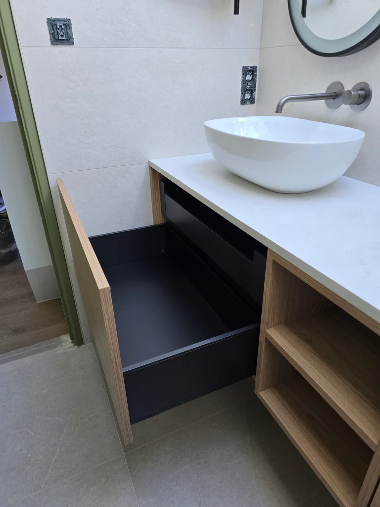 Meuble double vasque en bois — vue 8