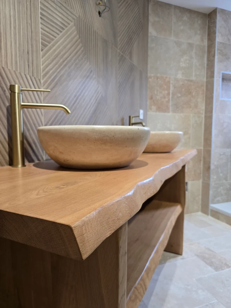 Meuble vasque en bois et pierre — vue 74