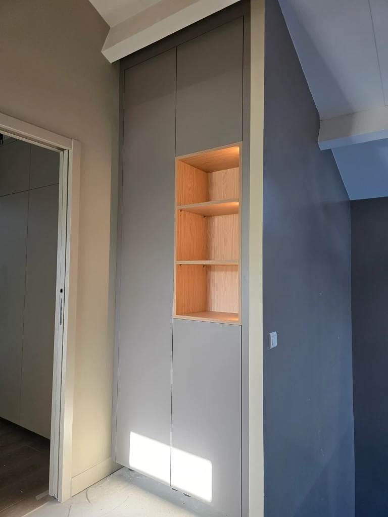 Rangements sous pente — vue 10