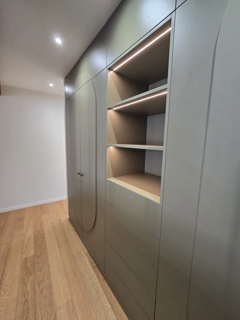 Rangements verts et façades arrondies — vue 58